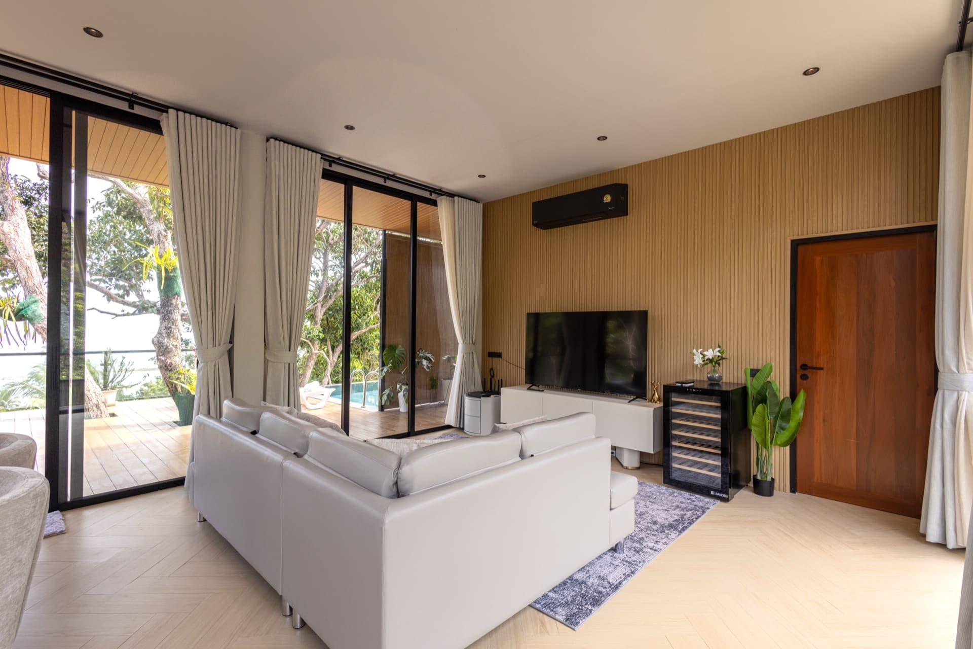 Escape Villa 16