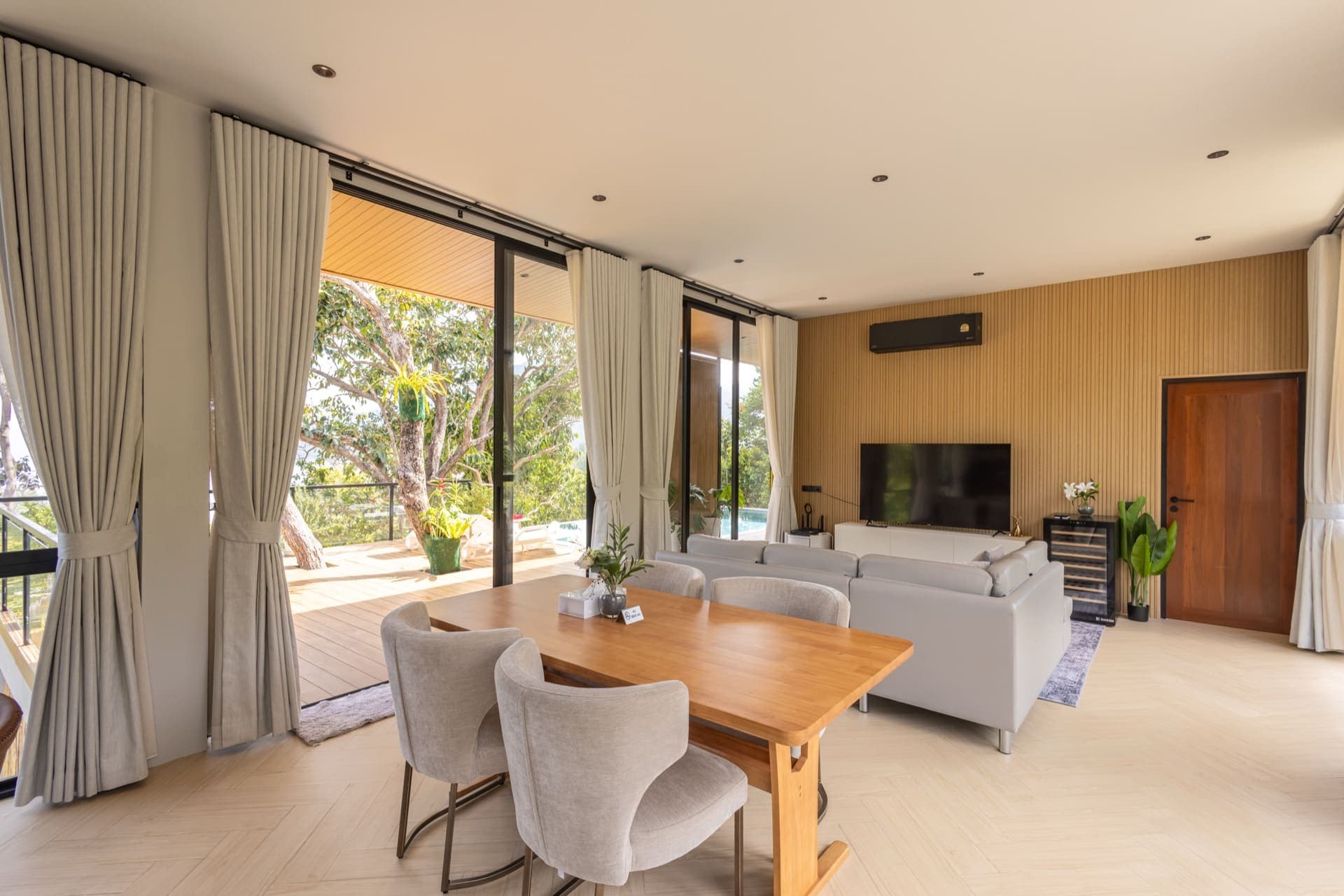 Escape Villa 17