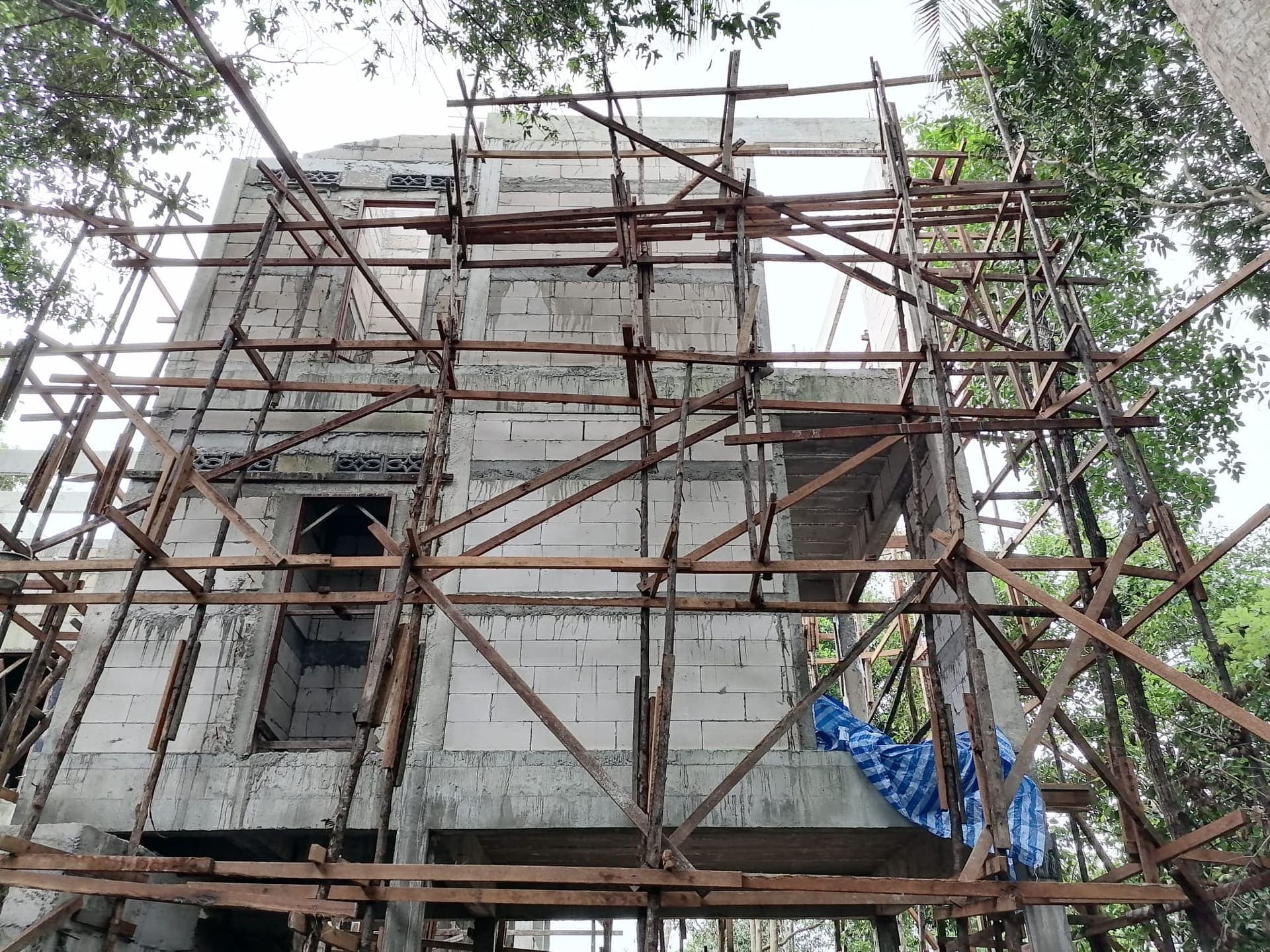 งานก่อสร้างบริเวณที่ลาดชัน 22