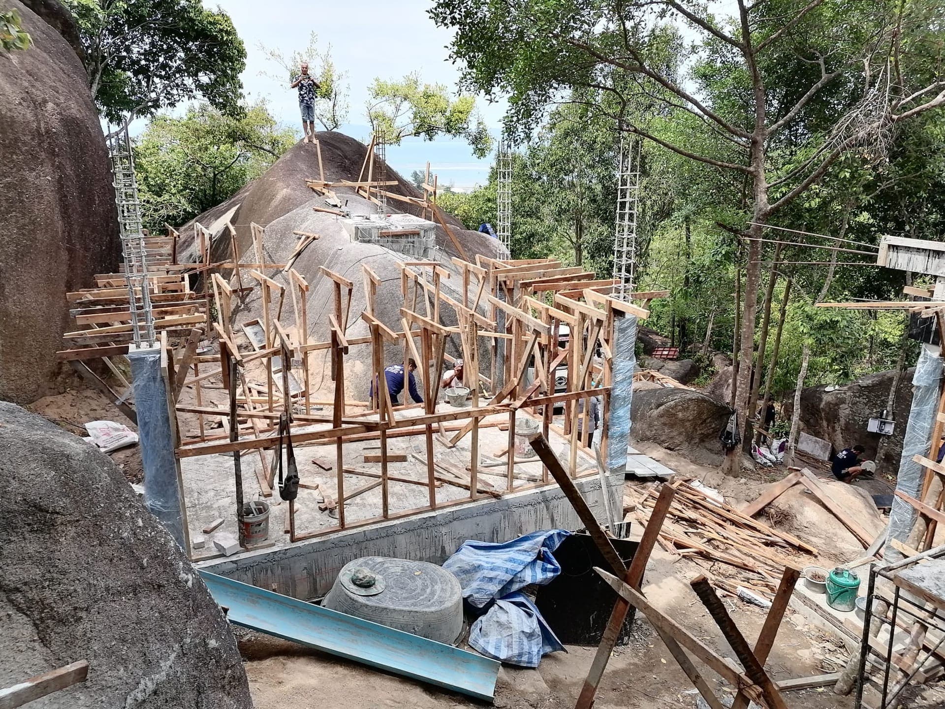 งานสระว่ายน้ำบริเวณที่ลาดชัน 3