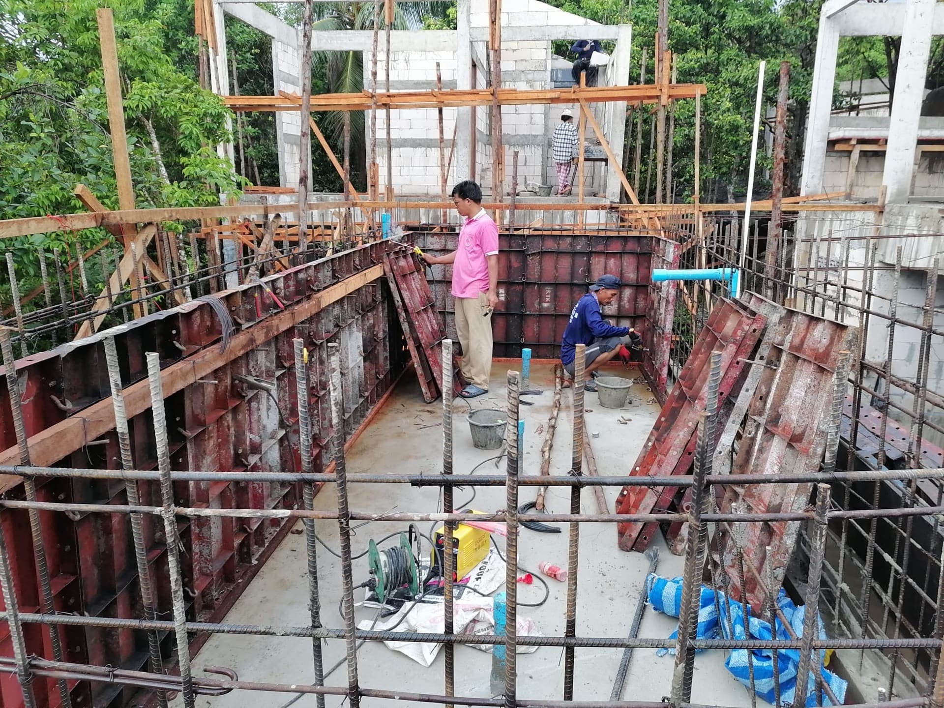 งานสระว่ายน้ำบริเวณที่ลาดชัน 7